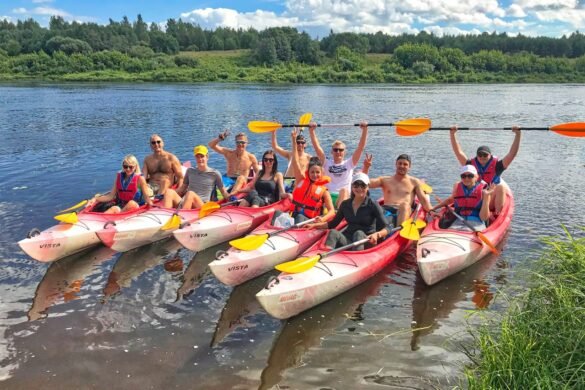 Saliedējies laivojot